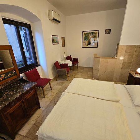 Center Room D16 In The Ancient Roman Palace Split Exterior photo